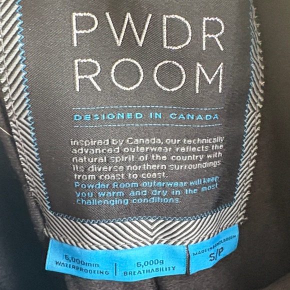 Powder Room - Picture 8 of 11